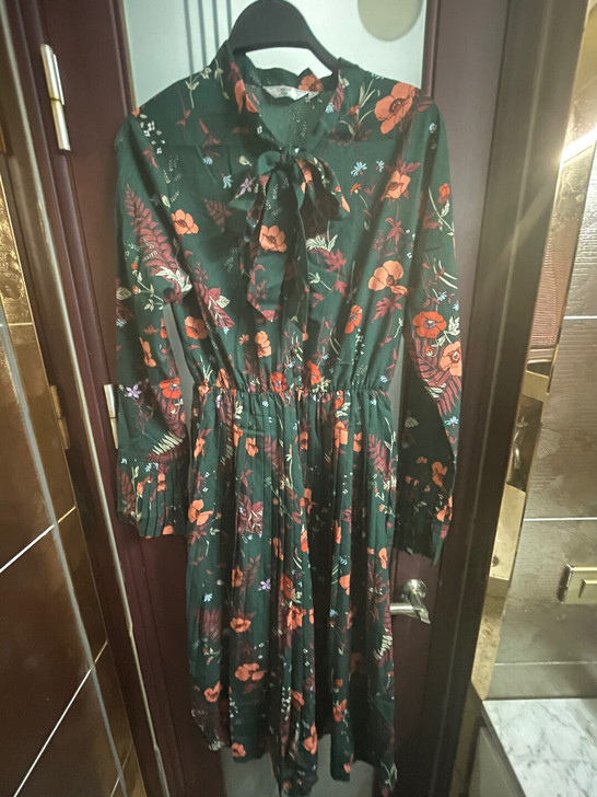 连衣裙，穿过两三次