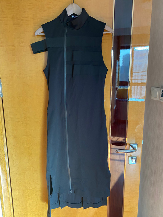 Y-3连衣裙XS码，穿着稍微有点瘦！可卖可...