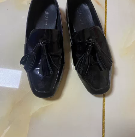 漆皮单鞋女，35码，不退不换 感兴趣的话点...