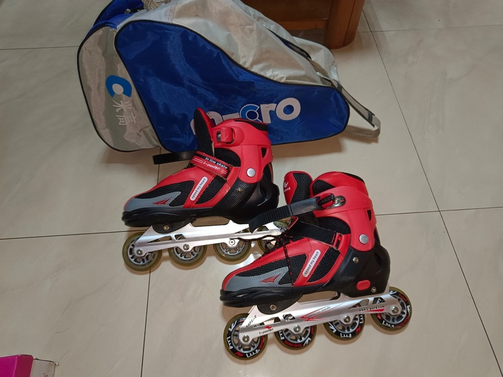 捷豹轮滑鞋滑冰鞋旱冰鞋，42－44码，买回...