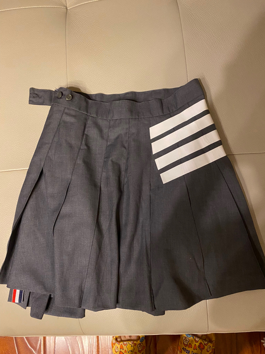 TB百褶短裙 贝壳扣 全新 腰围70 72...