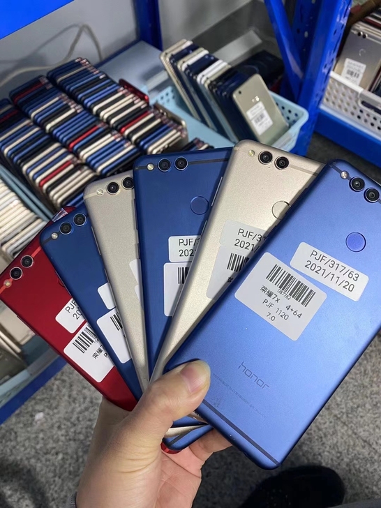 华为荣耀畅玩7x 工作室手机