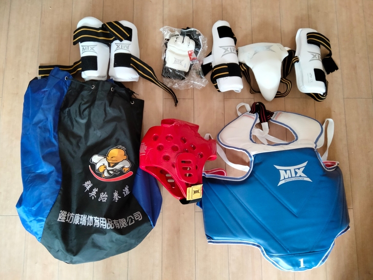 跆拳道护具，95新，适合初中以下孩子使用，...