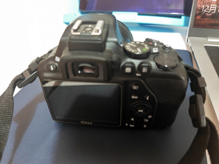 尼康d3500，送内存卡，和镜头