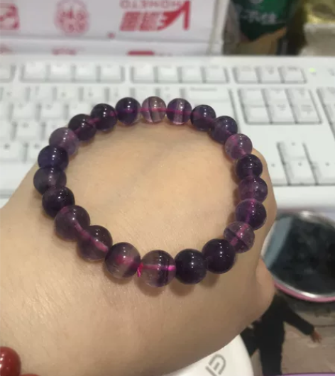 天然萤石手串 色泽透亮，戴上超级显白，没有...