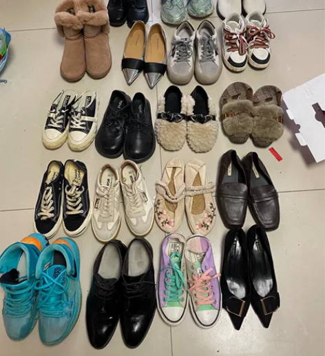 出一批鞋子 除了男款两双外其他都是我的尺码...