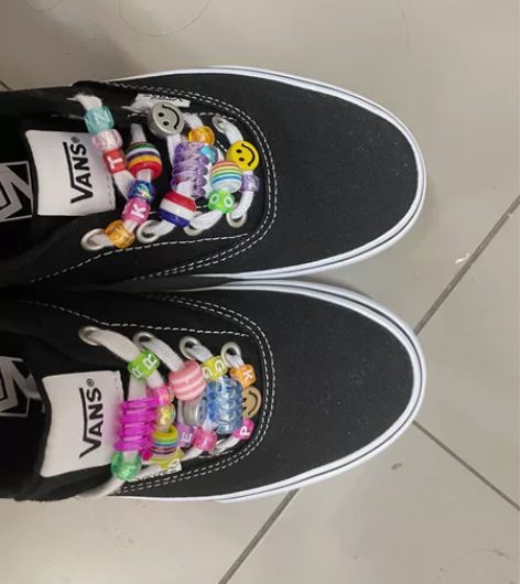 vans小黑鞋 串珠是自己DIY的，只穿过...