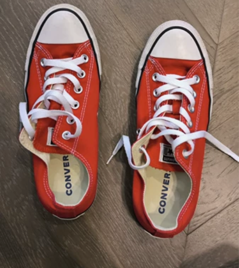 在天猫旗舰店购买，所见即所得。40码，红色...