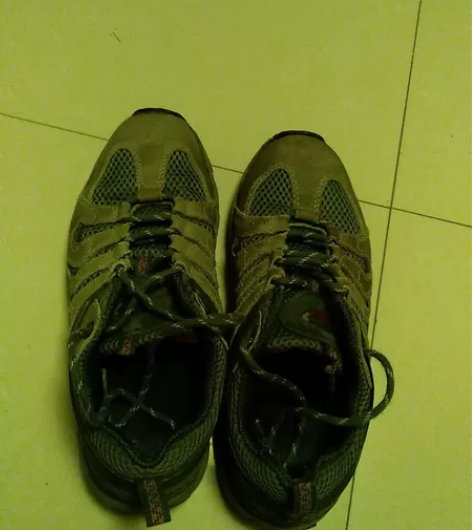 一双41骆驼男鞋 感兴趣的话点“我想要”和...