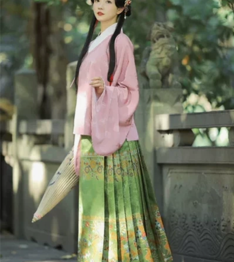 兰若庭 汉服 如意松鼠 明制 暗纹 交领 ...