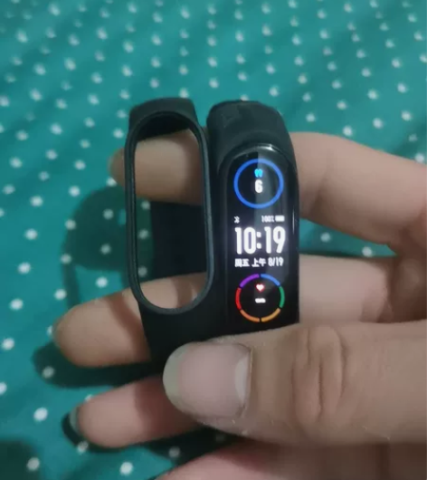 小米手环6换苹果了，可以送一个表带。 感兴...
