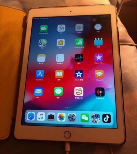 出售一台iPad 2018 128G 9新...