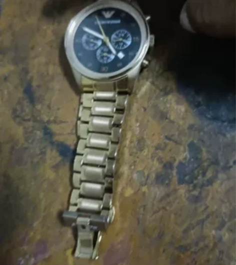 有喜欢的私聊价格便宜，阿玛尼手表 感兴趣的...