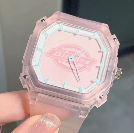 朋友送的dickies粉色手表 可小刀!!...