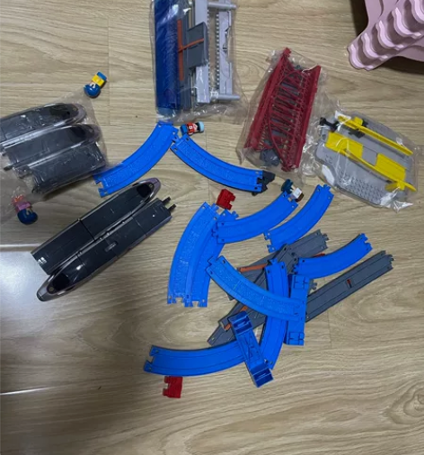 儿童玩具，和谐号，是个变形金刚，全新的，女...