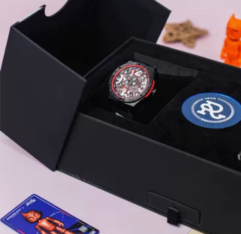 雷诺阿童木联名手表，红色款。包装盒什么的都...