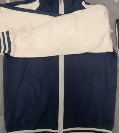 150校服一套，衣服没有穿过，裤子穿了一次...