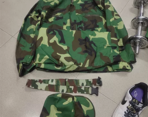 大学全套军训迷彩服 穿了两天 九九新 衣服...