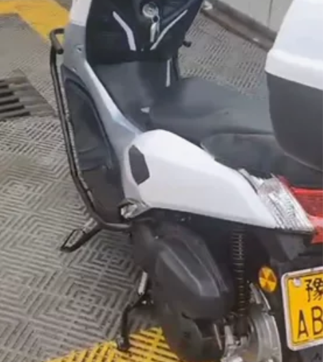 一年摩托车，立雅牌。155cc.5000公...
