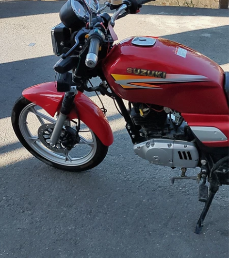 没功夫开,急卖,无手续。铃木摩托车 感兴趣...