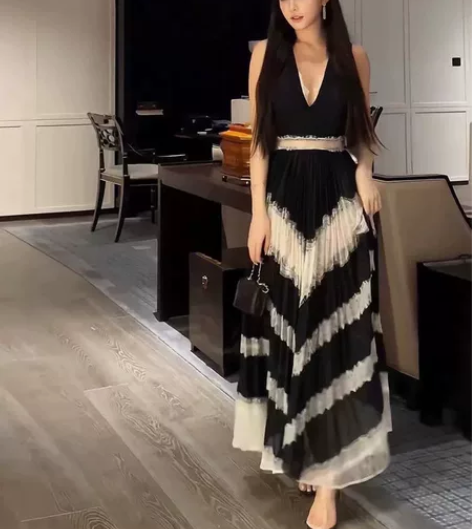 法式连衣裙 名媛气质V领 感兴趣的话点“我...