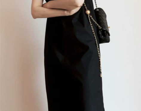 2021年夏装新款法式复古方领小黑裙温柔风...