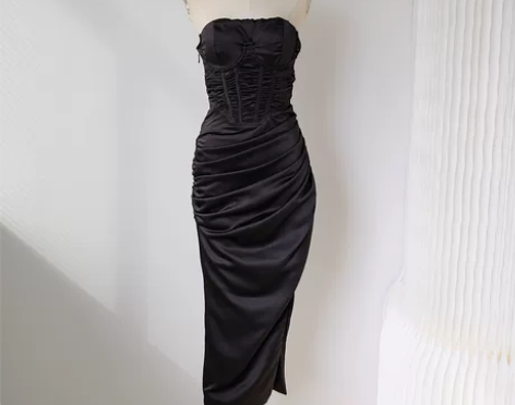 抹胸包臀裙 全新有吊牌 便宜出了 上身如图...