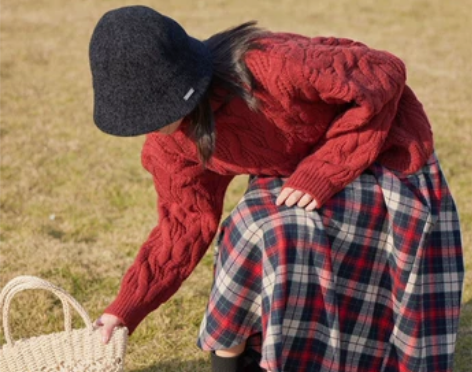 2021秋冬款复古红色格子羊毛呢子半身裙中...