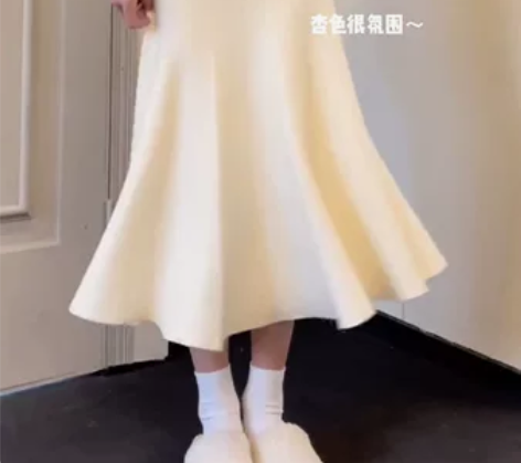 鱼尾裙，杏色全新，因为买小了低价出 感兴趣...