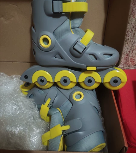 小米旗下小寻轮滑鞋，全新闲置无使用 颜色:...