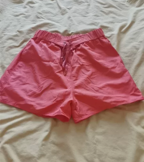 男女款短裤，防雨绸面料，很轻薄透气。110...