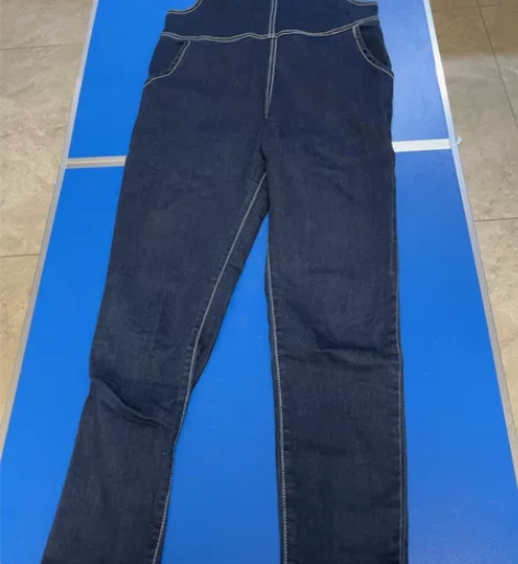 清衣柜，背带牛仔裤 感兴趣的话点“我想要”...