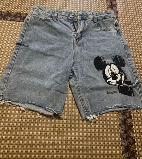 牛仔短裤米奇牛仔短裤 感兴趣的话点“我想要...