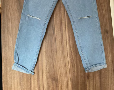 破洞牛仔裤全新 25-27臀围可以穿 无弹...