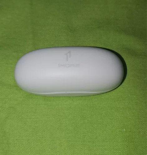 万魔舒适豆2，耳机。左耳丢失，出右耳及充电...