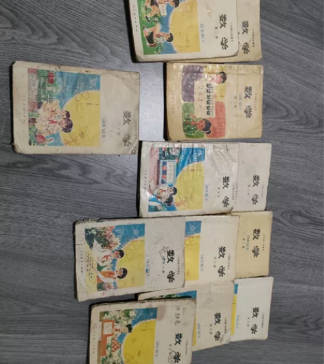 小学数学课本，摆件图画影视道具，8090后...