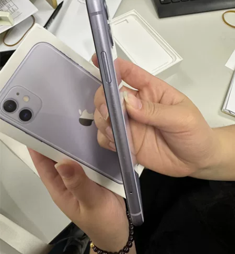 自用苹果11 256g 有需要联系 感兴趣...