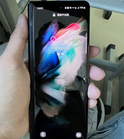 三星fold3 屏幕小彩点几乎看不见，纯原...