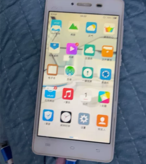 vivo 备用机。  九九新。  后膜都没...