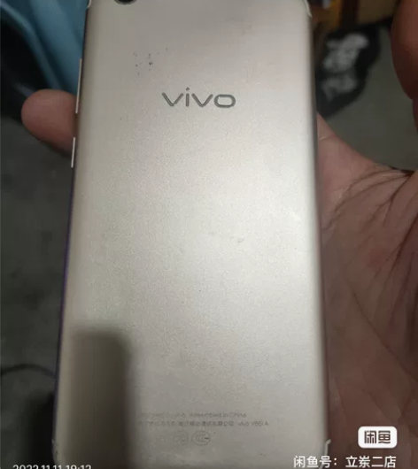 vivoy66自己用的手机原装原屏外观有点...