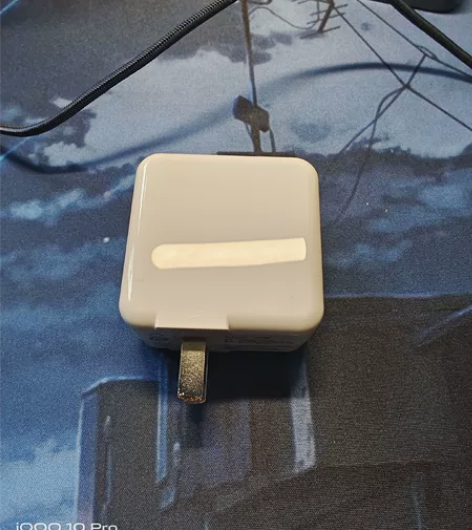 Vivo 55W充电器。快充充电器 IQO...