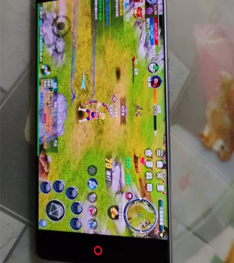 努比亚z11手机，功能正常。打游戏看视频上...