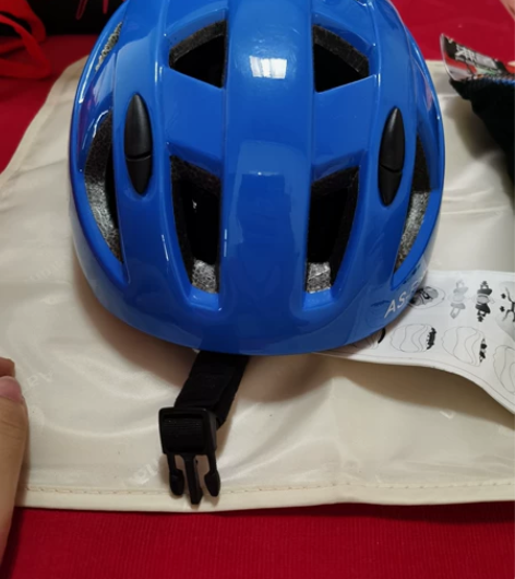 运动护具头盔:轮滑护具:骑行护具:全新，标...