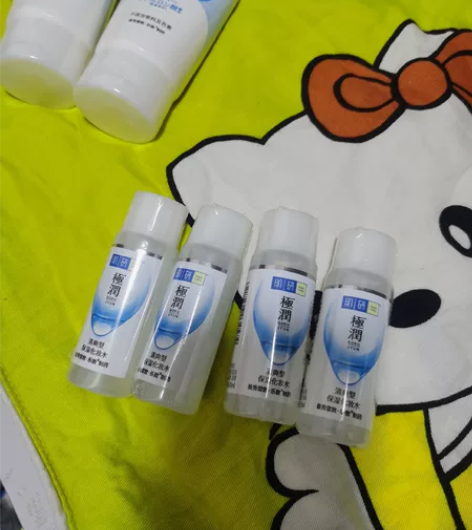 新鲜出炉的 肌研极润化妆水 30毫升 四瓶...