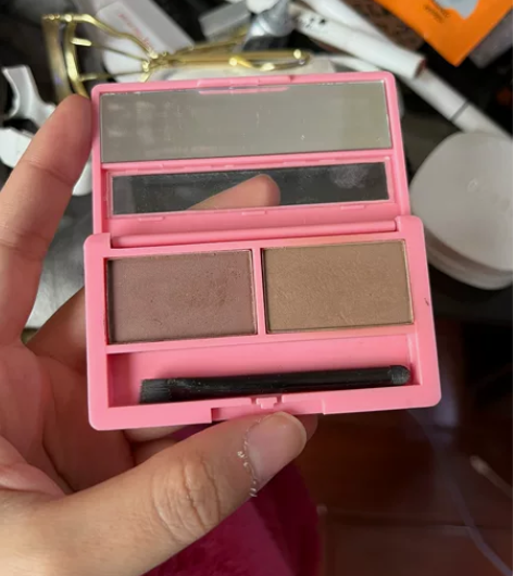 闲置眉粉。90新。没用几次。自然的颜色。 ...