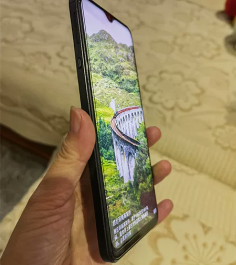 私人闲置海信手机 128G 急卖 感兴趣的...
