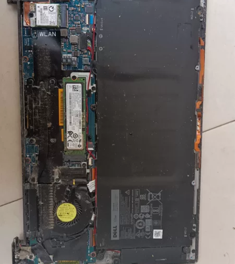 戴尔P54G笔记本没有屏，256的固态硬盘...