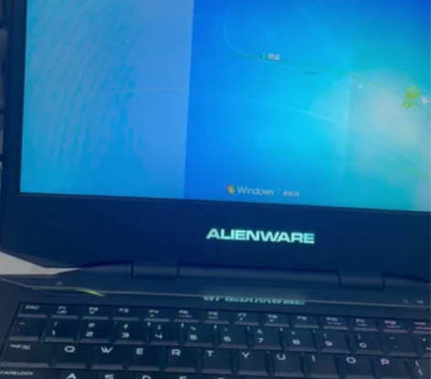 外星人14笔记本，出售，最近有电点闪屏 感...