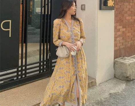 碎花连衣裙女2021新款春设计感小众收腰显...