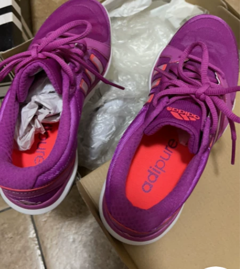 全新Adidas阿迪达斯女士运动鞋。个人闲...